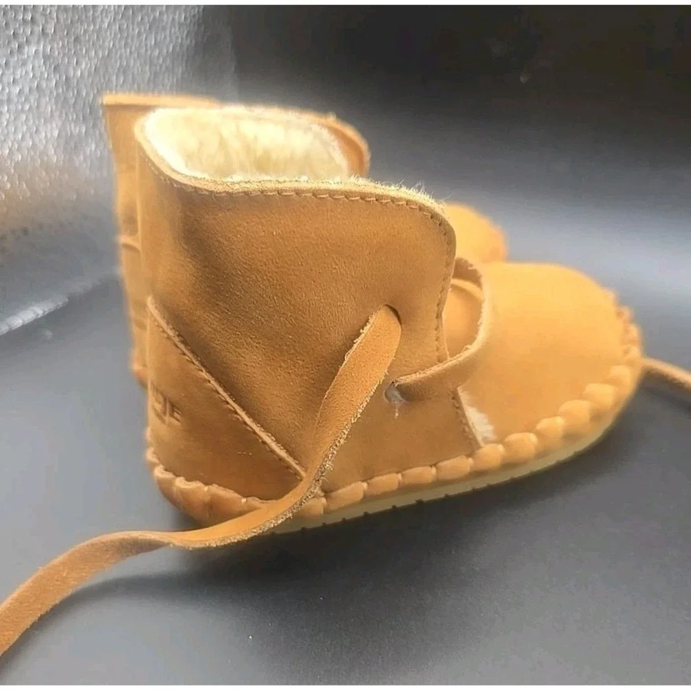 Donsje Pina Classic Lining Caramel Bubuck Baby Shoe Size 4/5‎